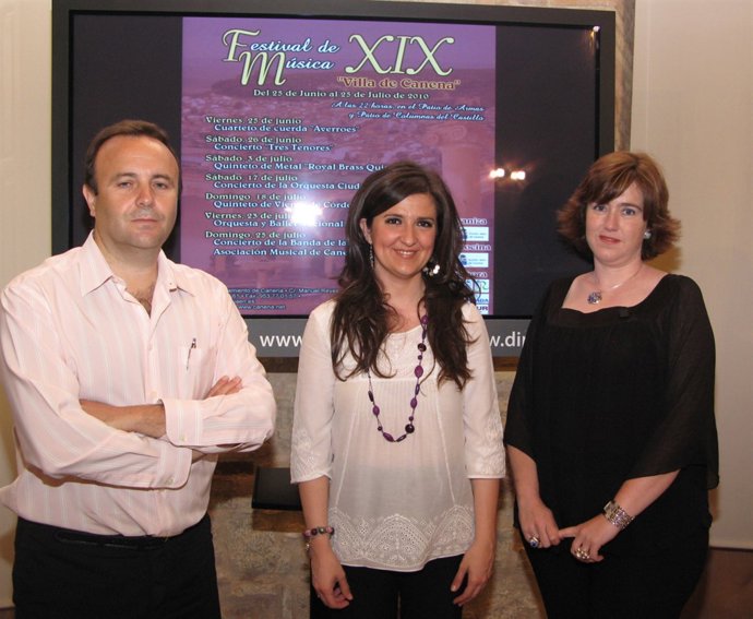 El alcalde de Canena (Jaén), Juan Serrano; la diputada de Cultura y Deportes, Yo