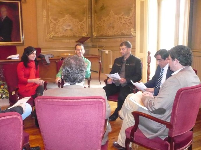 Calderón con representantes de APL