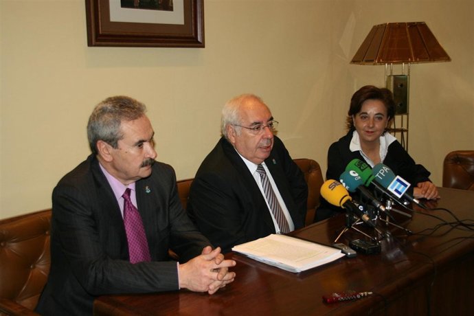 Areces junto a Torre y Álvarez antes del viaje a China e India