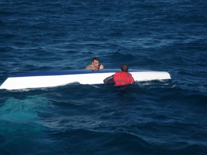 Embarcación a la deriva