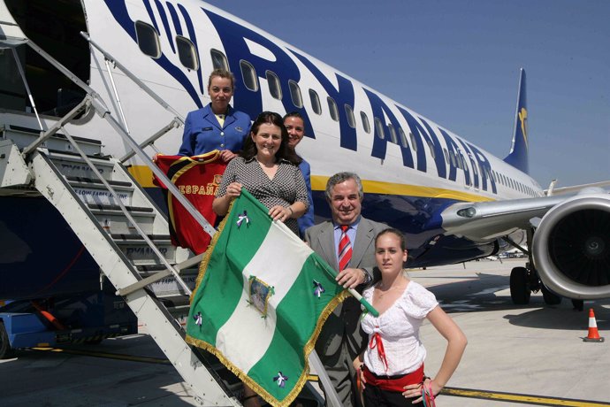 Pendón en la inauguración de la base de Ryanair en Málaga