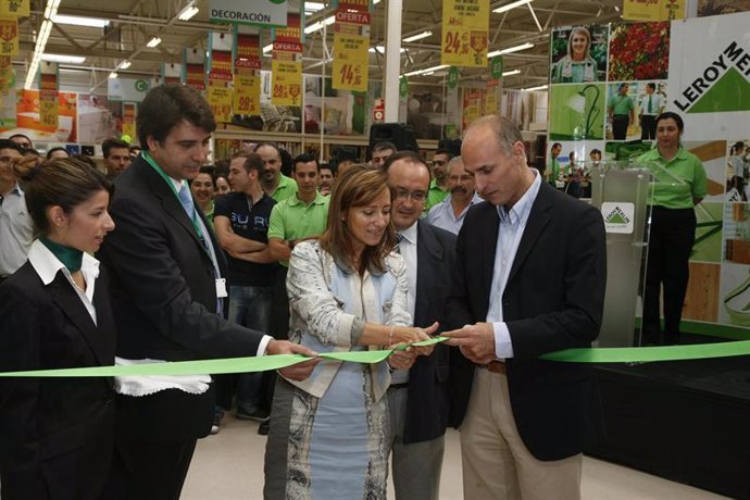 Imagen del acto de reinauguración de la tienda en Jerez de Leroy Merlín