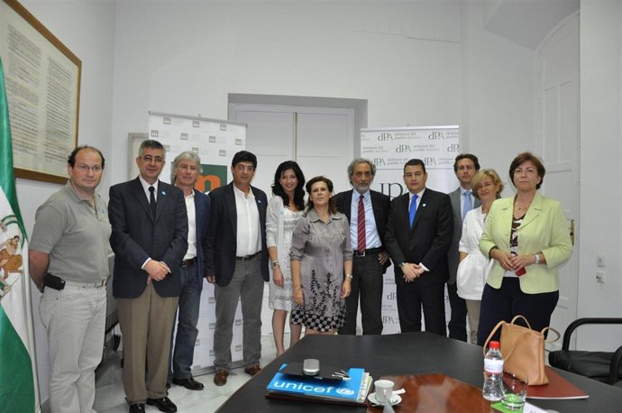 El Defensor del Menor y Unicef reúnen a los partidos andaluces y sientan las bas
