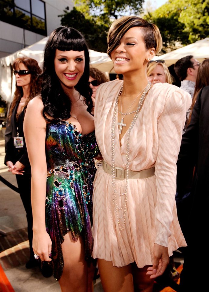 Katy Perry y Rihanna posando juntas