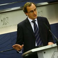 Alonso (PP) afirma que el Guggenheim en Urdaibai "suena a bandera electoral" del PNV para enfrentarse a López