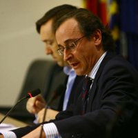 PP pide que Eguiguren guarde "silencio" y asegura que "se ha dado una crisis" con PSE que se han "esforzado" por superar