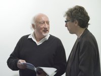 David Trueba alaba la pericia de Manuel Vicent para "retratar cómo los grandes mitos se rebajan a grandes tópicos"