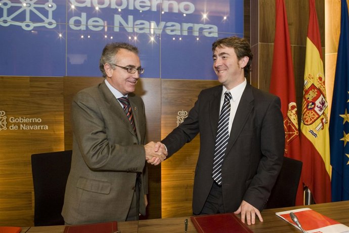 El presidente del Gobierno de Navarra, Miguel Sanz, y el secretario general del 