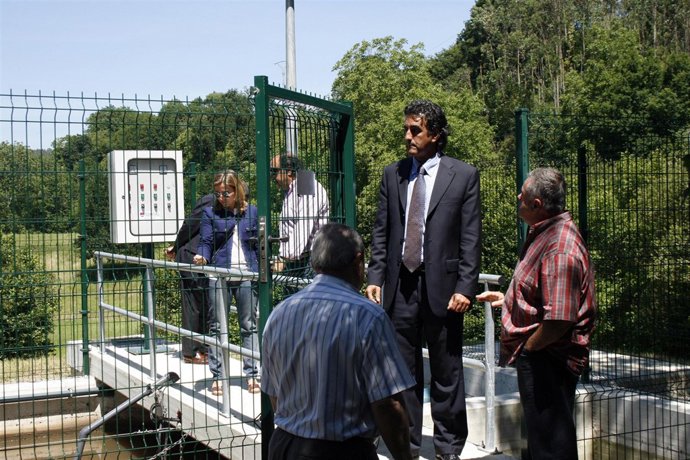 Francisco Martín visita la nueva depuradora de Riaño