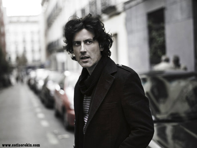 El cantante Coti presenta 'Malditas canciones' en Sevilla