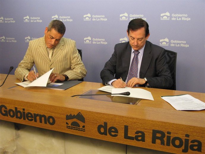 Firma convenio madera y mueble