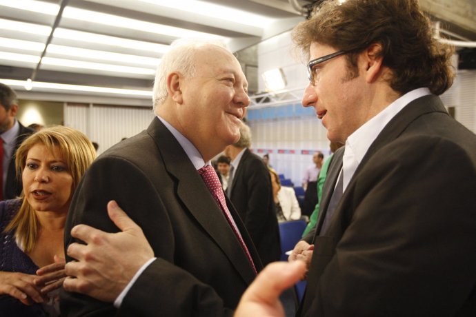 Moratinos se reúne con miembros del PSOE