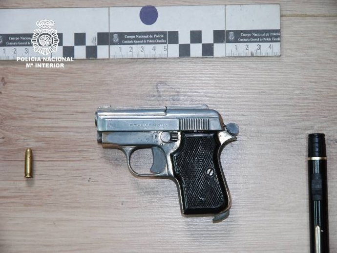 Pistola intervenida.