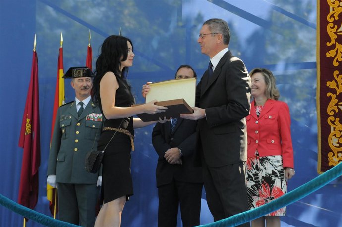 La periodista de Europa Press Virginia García Fontcuberta recibe el premio de la