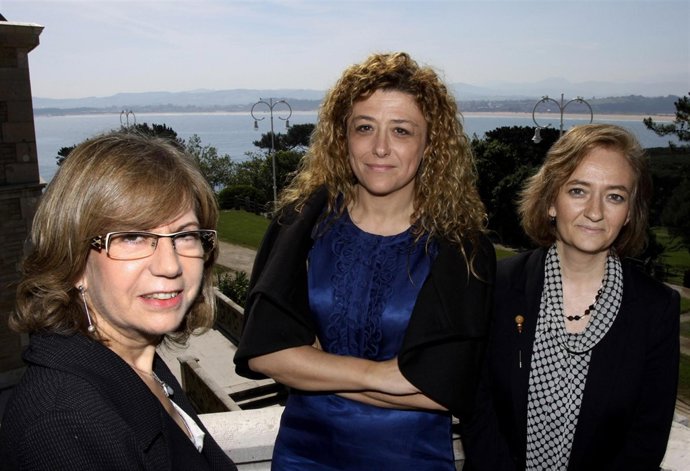 Gema Uriarte, Cristina Herrero y Julia Montserrat Codorniú en la UIMP. 