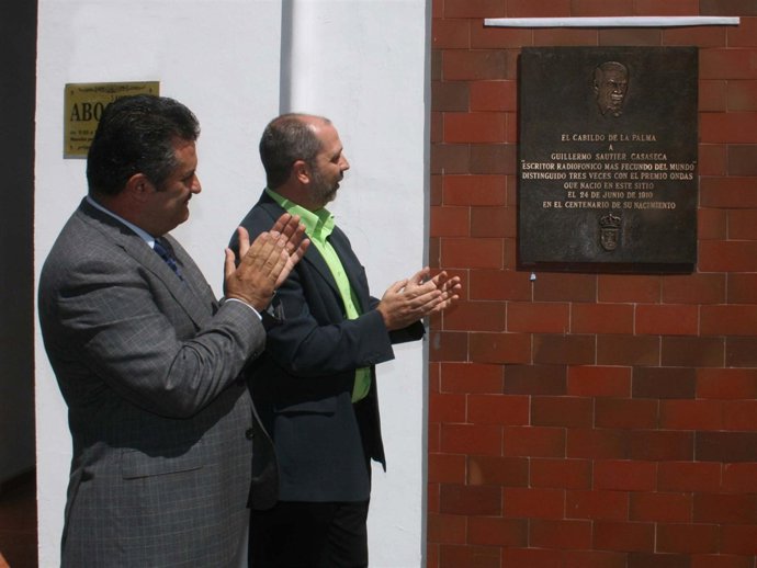 Placa en honor a Guillermo Sautier Casaseca.
