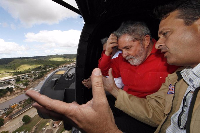 Lula visita zonas inundadas