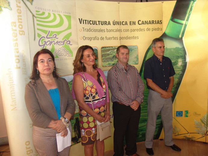 Un instante del acto de presentación.