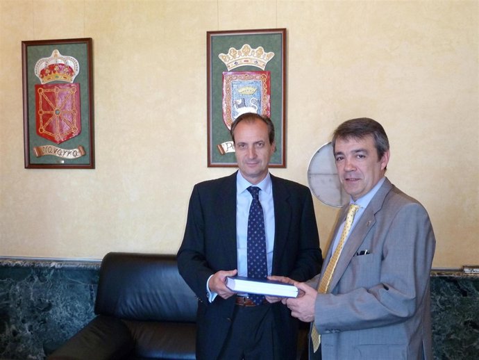 El fiscal superior de Navarra, Javier Muñoz, y el consejero de Interior, Javier 