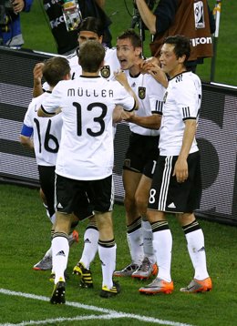 Alemania deslumbra en su debut