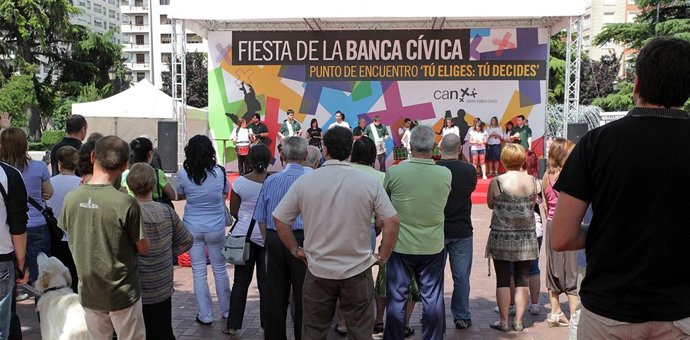 La fiesta de la Banca Cívica está contando con el apoyo del público logroñés.