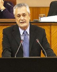 Griñán considera que "no es tiempo para pequeñas entidades financieras", sino "de mayor tamaño"