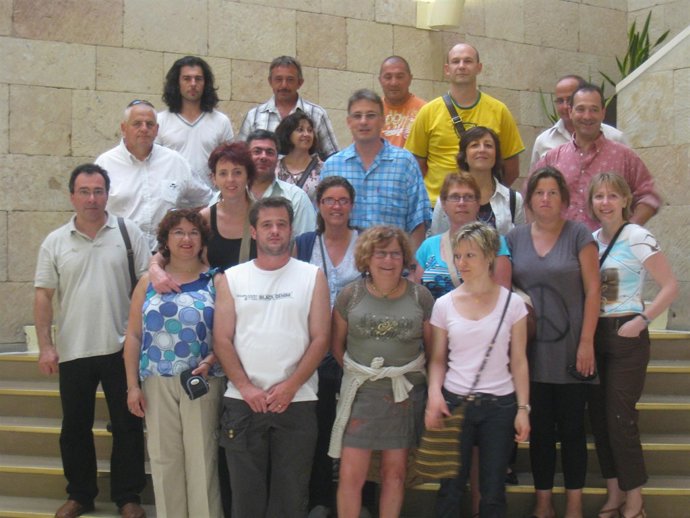 Inmaculada Sáenz ha acompañado a los funcionarios en su visita por el Ayuntamien