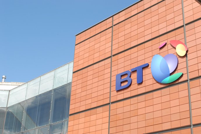 Logotipo de BT en uno de sus edificios.