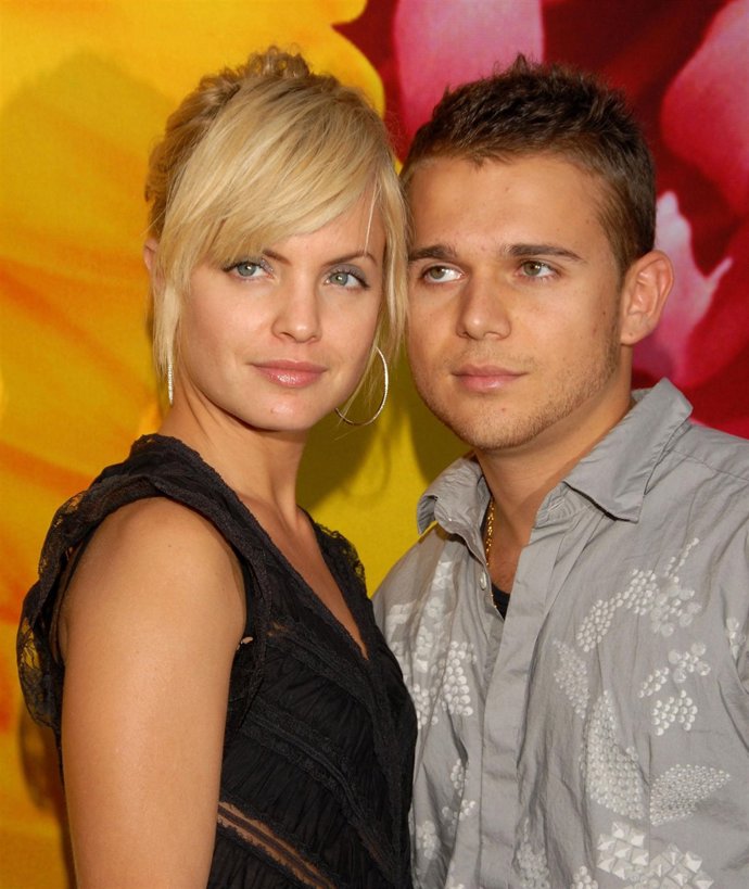 Mena Suvari y Simone Setito