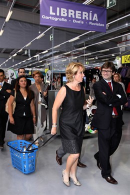 Aguirre de compras por la nueva tienda de Decathlon