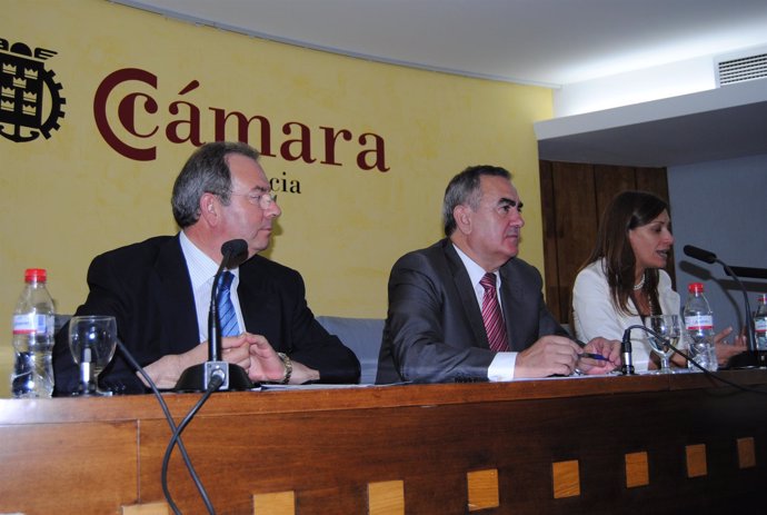 El delegado del Gobierno en Murcia, junto a la directora general de Planificació