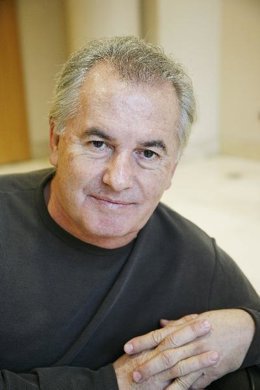 El cantante, Victor Manuel.