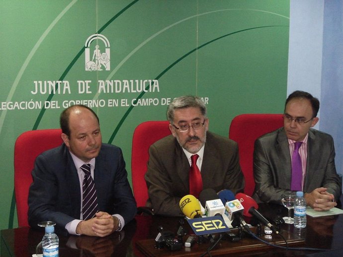 Antonio Ávila y el presidente del grupo Alonso durante su rueda de prensa.