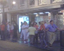 Parada de autobus a las 6.30 horas en Madrid