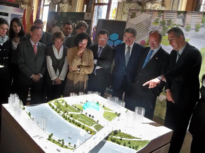 Maqueta De La Futura Plaza Del Milenio, En Valladolid