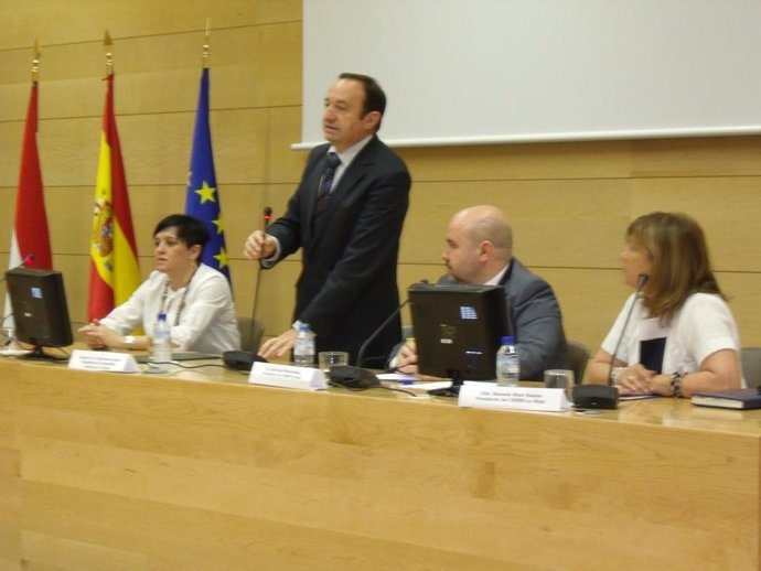 Sanz en inauguración del Cermi