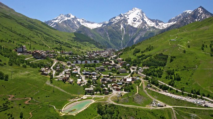 Vista de la estación de Les Alpes 2 en Isere