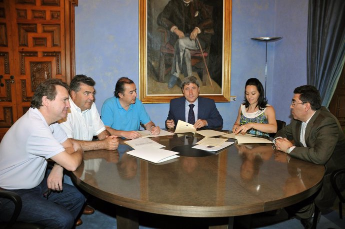 Firma convenio entre La Carlota y Diputación de Córdoba