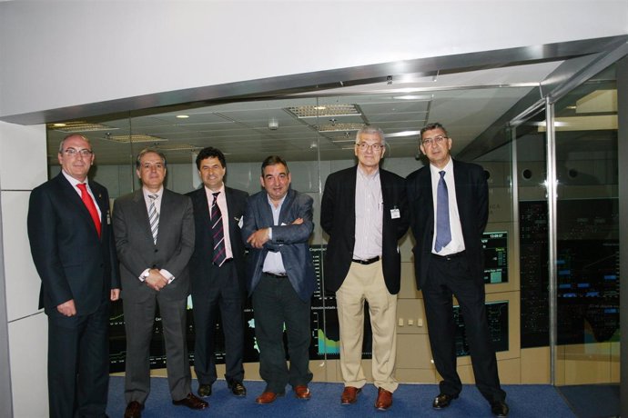 Varios parlamentarios visitan las instalaciones de Red Eléctrica Española.