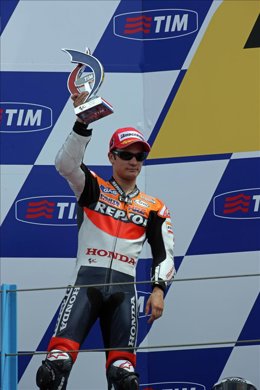 Dani Pedrosa en el podio de Assen