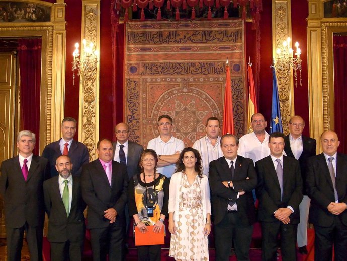 García Malo con los firmantes de los nuevos contratos de Concerdep.