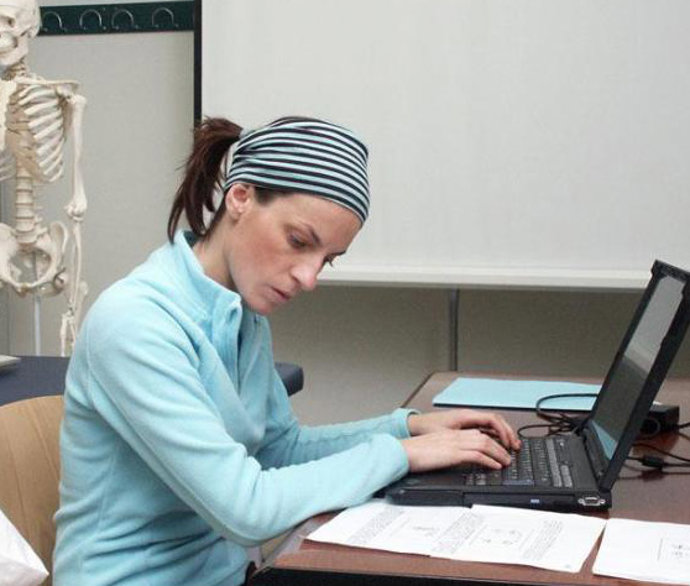 Una estudiante universitaria.