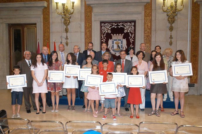 Niños en el patio de Cristal en la Casa de la Villa
