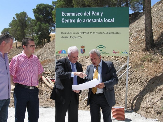 El CONSEJERO DE TURISMO, COMERCIO Y DEPORTE, LUCIANO ALONSO, VISITA EL ALTIPLANO