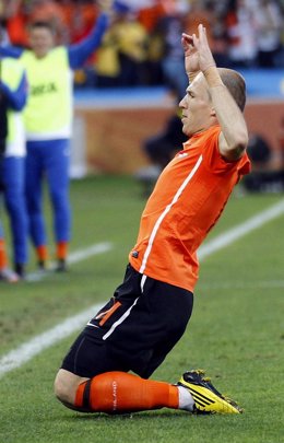 Robben celebra un gol con Holanda