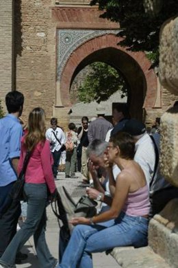 Turistas de visita en la Alhambra