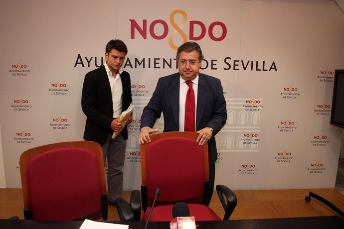 Beltrán Pérez y Zoido se disponen a anunciar la nueva estrategia del PP tras su 
