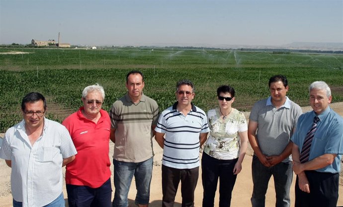 Begoña Sanzberro visita las obras de modernización del regadío de Cortes.