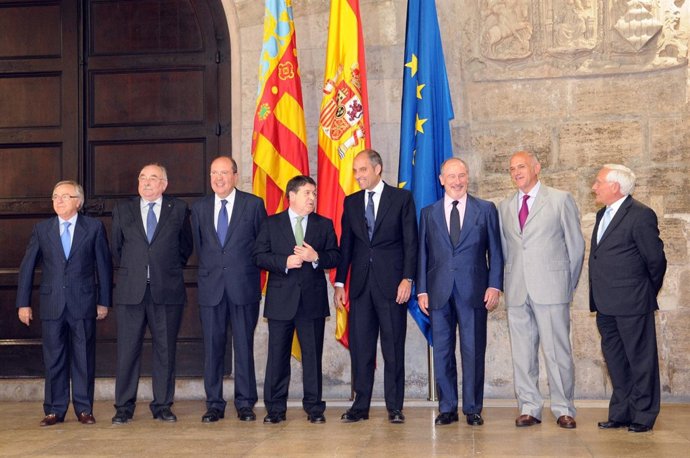 Los responsables de las cajas con Camps