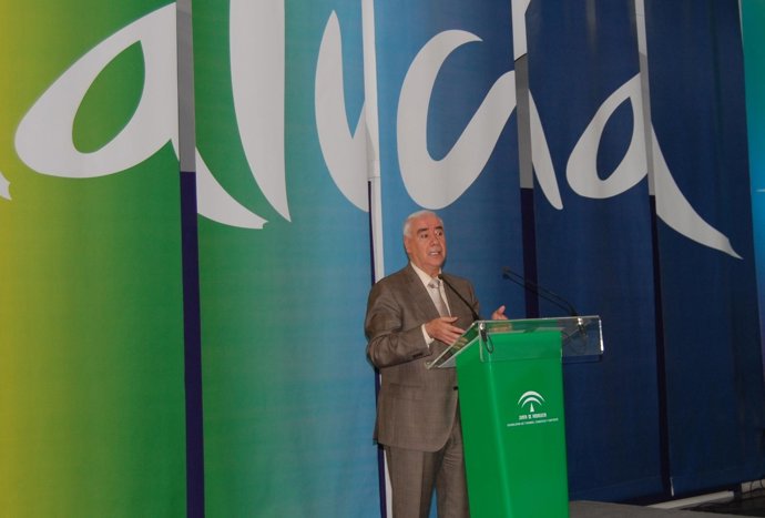 Luciano Alonso presenta la campaña de verano 2010